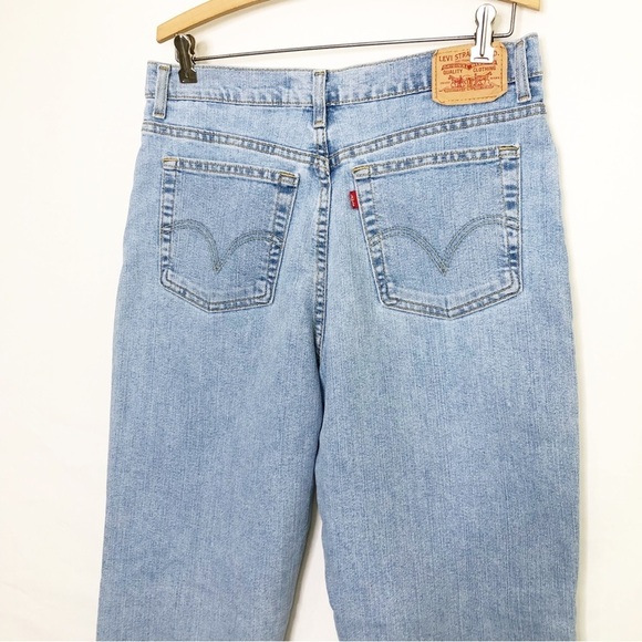 Levi’s 512 classic slim tapered, high rise, light wash jeans. - Picture 3 of 12